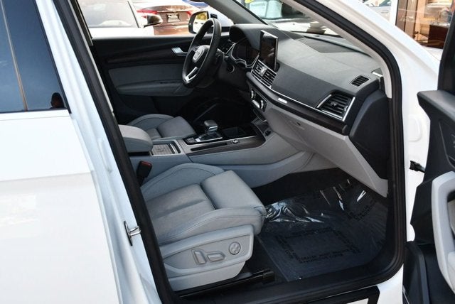 2021 Audi Q5 Premium Plus 55 TFSI e quattro W/Navigation & Warm Weather Pkg