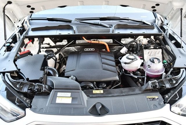 2021 Audi Q5 Premium Plus 55 TFSI e quattro W/Navigation & Warm Weather Pkg