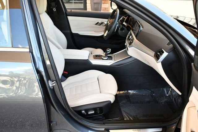 2020 BMW 3 Series 330i 4-Door Sedan W/Premium and Luxury Packages