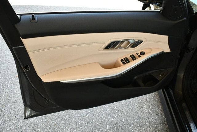 2020 BMW 3 Series 330i 4-Door Sedan W/Premium and Luxury Packages