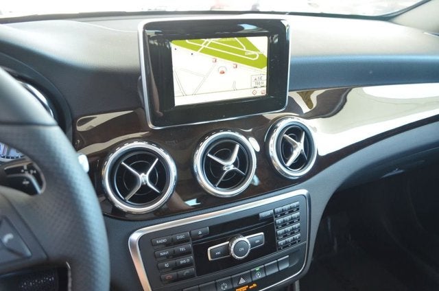 2015 Mercedes-Benz GLA 250 FWD 4 Door GLA 250 W/Sport Package and Navigation System
