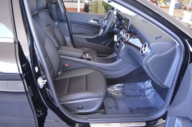 2015 Mercedes-Benz GLA 250 FWD 4 Door GLA 250 W/Sport Package and Navigation System