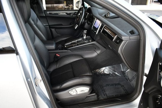 2018 Porsche Macan AWD 4 Door SUV W/Premium Package Plus and Navigation