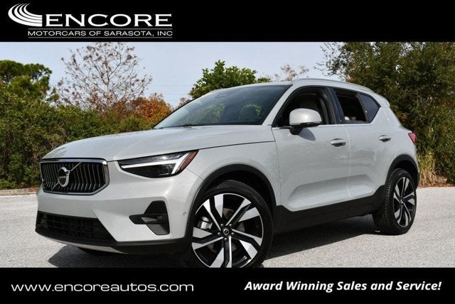2025 Volvo XC40 Ultra Bright Theme