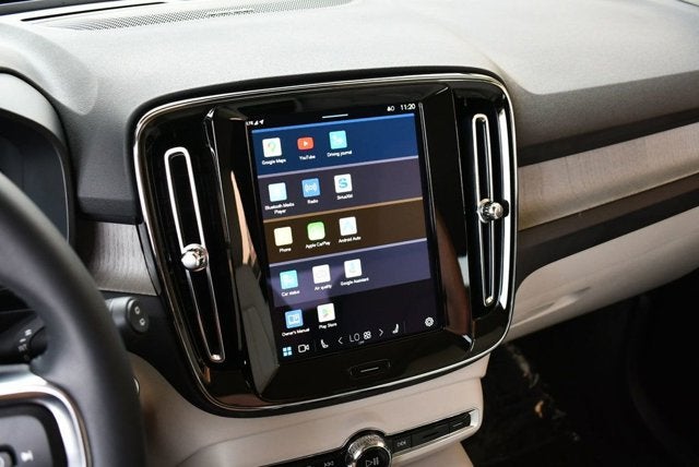 2025 Volvo XC40 Ultra Bright Theme