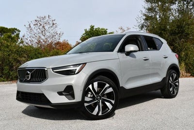 2025 Volvo XC40 Ultra Bright Theme