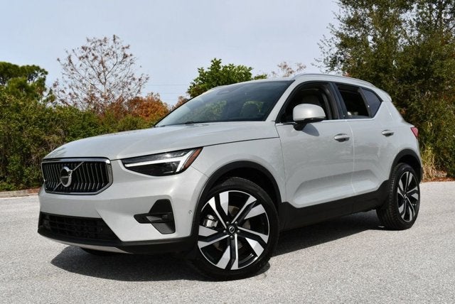 2025 Volvo XC40 Ultra Bright Theme