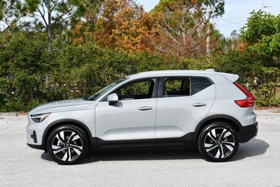 2025 Volvo XC40 Ultra Bright Theme