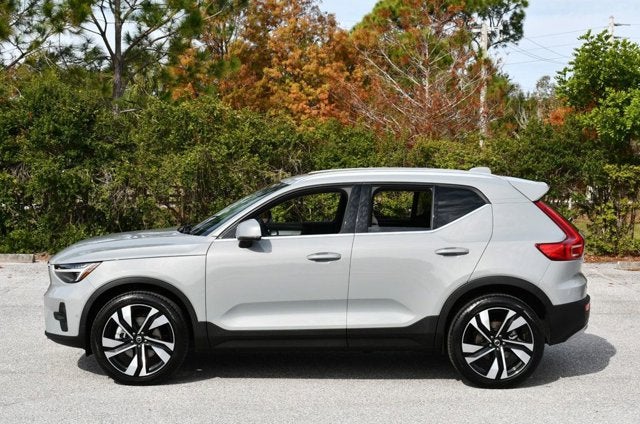 2025 Volvo XC40 Ultra Bright Theme