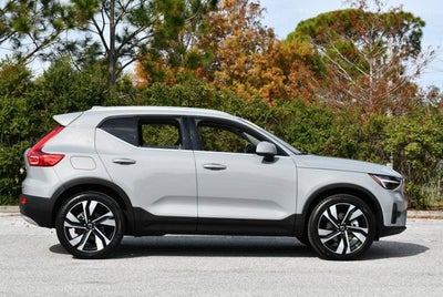 2025 Volvo XC40 Ultra Bright Theme