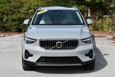 2025 Volvo XC40 Ultra Bright Theme