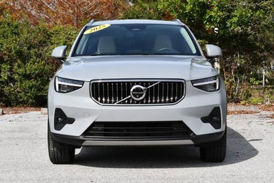 2025 Volvo XC40 Ultra Bright Theme