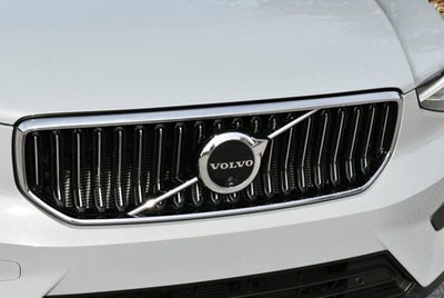 2025 Volvo XC40 Ultra Bright Theme