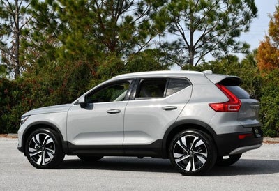 2025 Volvo XC40 Ultra Bright Theme