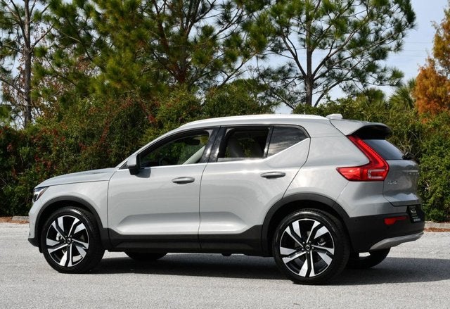 2025 Volvo XC40 Ultra Bright Theme