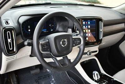 2025 Volvo XC40 Ultra Bright Theme