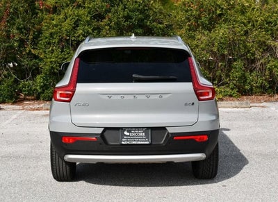 2025 Volvo XC40 Ultra Bright Theme