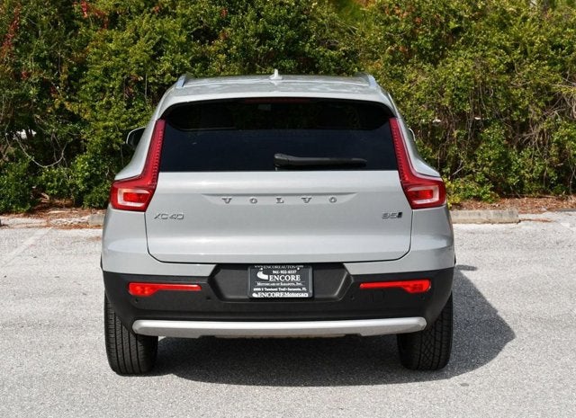 2025 Volvo XC40 Ultra Bright Theme