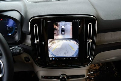 2025 Volvo XC40 Ultra Bright Theme