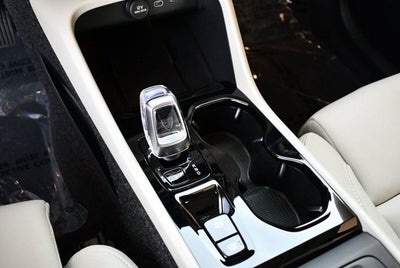 2025 Volvo XC40 Ultra Bright Theme