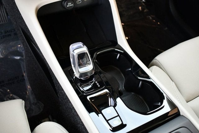 2025 Volvo XC40 Ultra Bright Theme