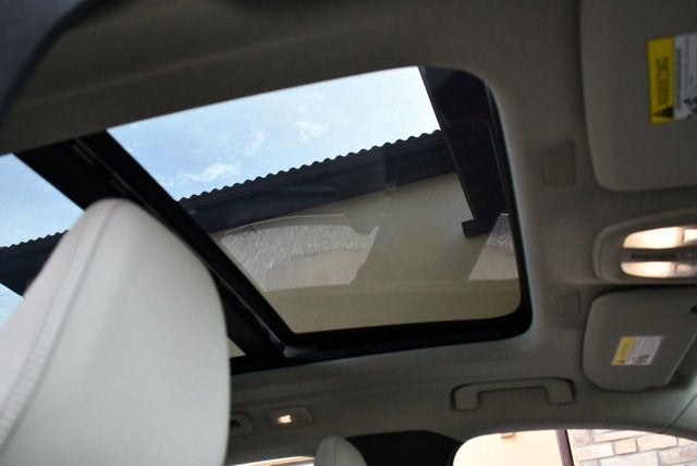 2025 Volvo XC40 Ultra Bright Theme