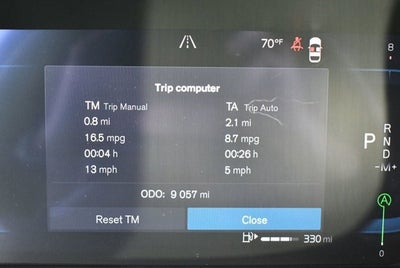 2025 Volvo XC40 Ultra Bright Theme