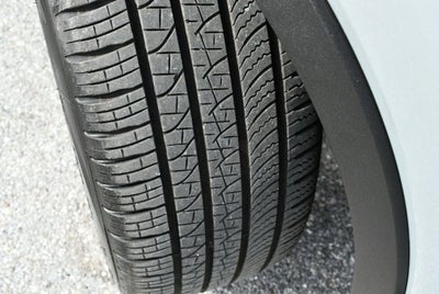 2025 Volvo XC40 Ultra Bright Theme