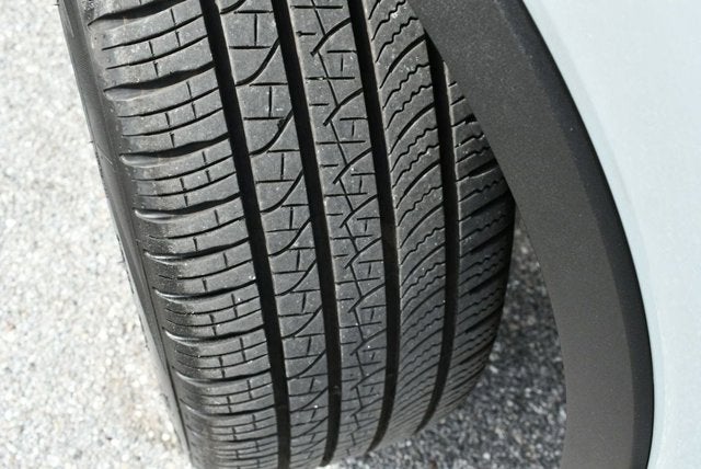 2025 Volvo XC40 Ultra Bright Theme