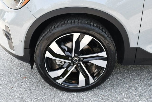 2025 Volvo XC40 Ultra Bright Theme