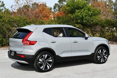 2025 Volvo XC40 Ultra Bright Theme