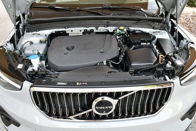 2025 Volvo XC40 Ultra Bright Theme