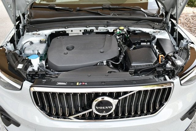 2025 Volvo XC40 Ultra Bright Theme