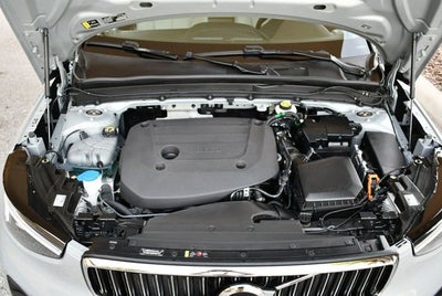 2025 Volvo XC40 Ultra Bright Theme