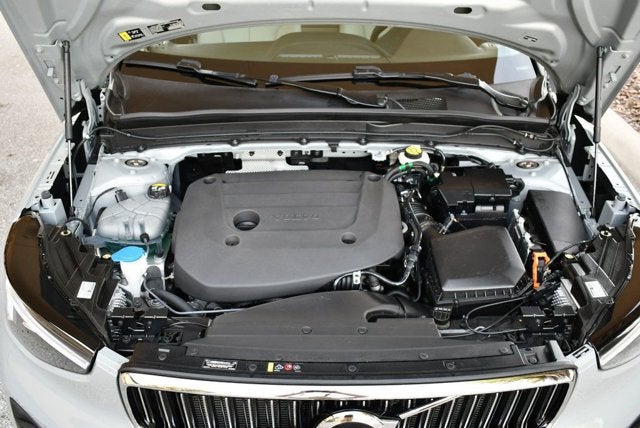 2025 Volvo XC40 Ultra Bright Theme