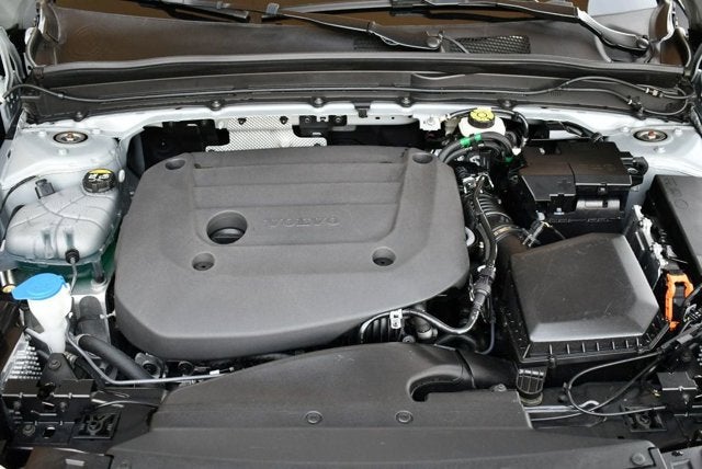 2025 Volvo XC40 Ultra Bright Theme