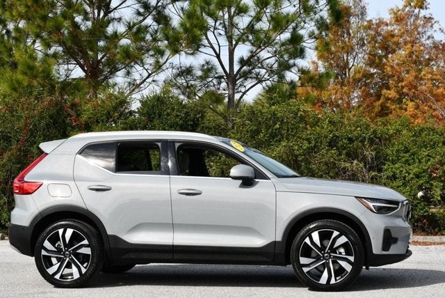 2025 Volvo XC40 Ultra Bright Theme