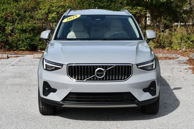 2025 Volvo XC40 Ultra Bright Theme